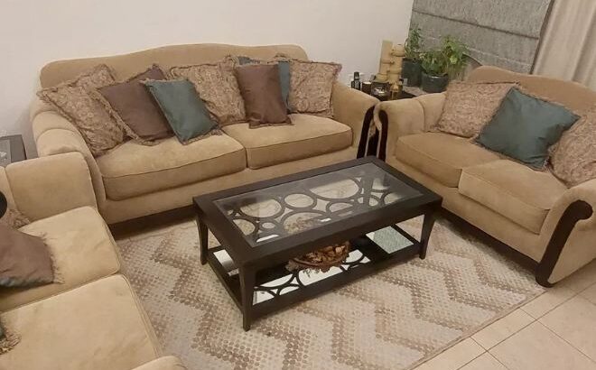 كنب غرفة الجلوس للبيع بحالة جيدة