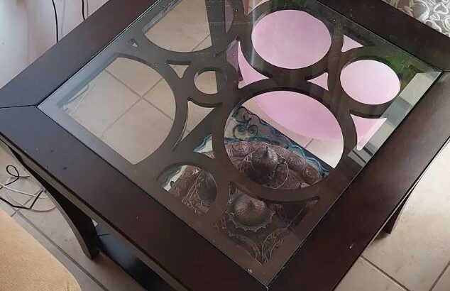 كنب غرفة الجلوس للبيع بحالة جيدة