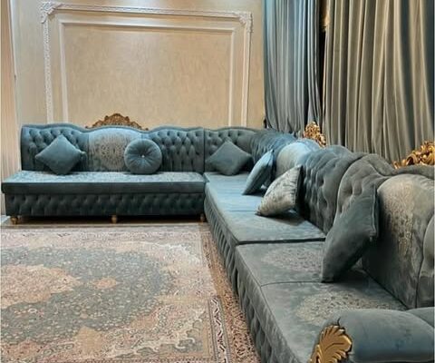 للبيع غرفة جلوس فخمة مع 3 ستائر وزوليتبن