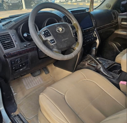 Toyota Land Cruiser vxr v8 2009 in good condition
