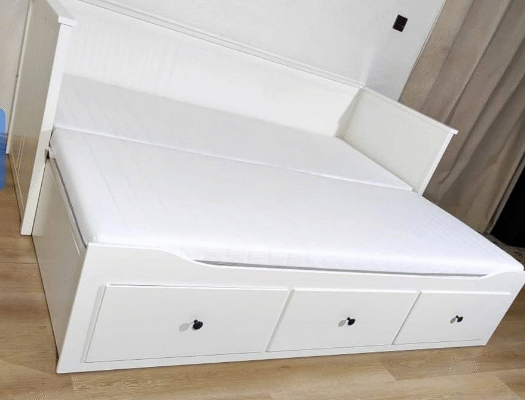 Day bed with mattress excellent condition for sale