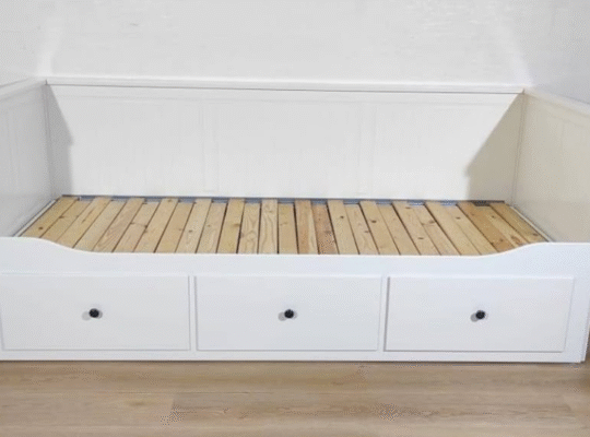 Day bed with mattress excellent condition for sale
