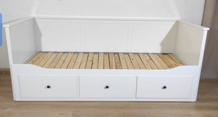 Day bed with mattress excellent condition for sale