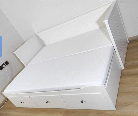 Day bed with mattress excellent condition for sale