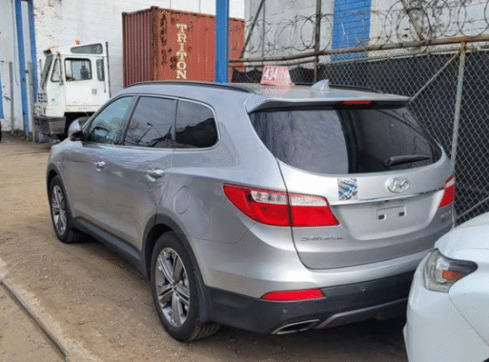 Hyundai santa fe Model 2015 In perfect condition