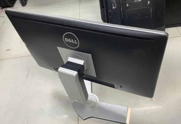 LED monitor 22” dell hydraulic rotatable For Sale