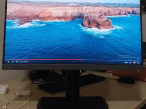 Monitor Lenovo 25 inches borderless for sale
