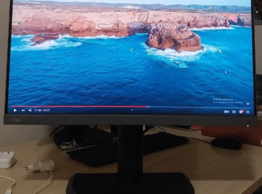 Monitor Lenovo 25 inches borderless for sale