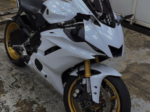 Yamaha R6 motorcycle 2020 In excellent condition f