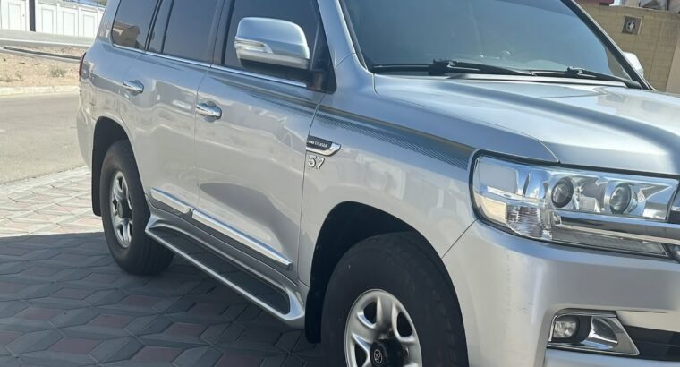 Toyota Land cruiser EXR 5.7L 2018 Gcc