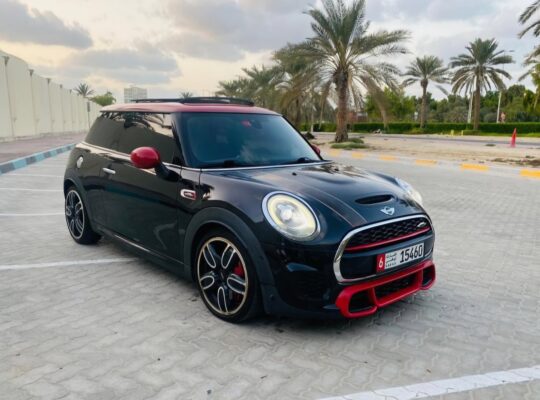 Mini Cooper S JCW 2018 Gcc for sale