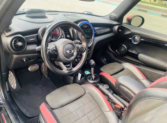 Mini Cooper S JCW 2018 Gcc for sale