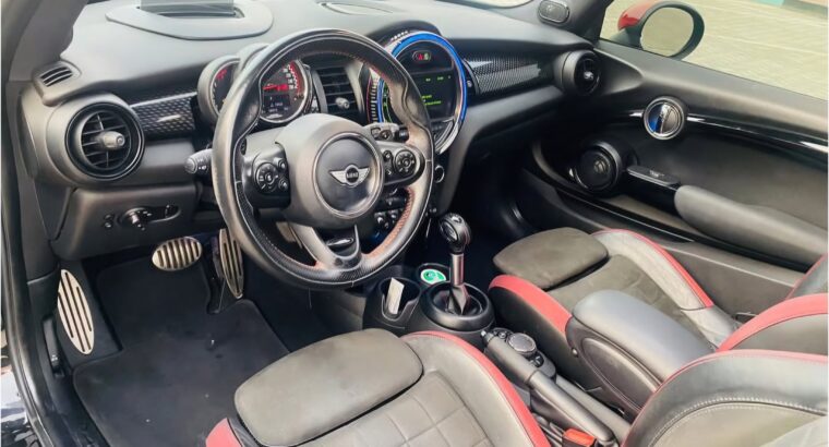 Mini Cooper S JCW 2018 Gcc for sale