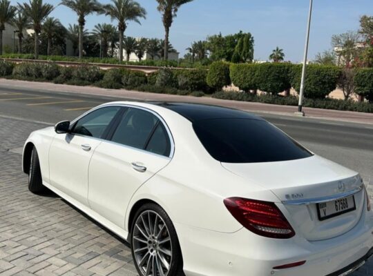 Mercedes E300 EMC Gcc 2018 for sale