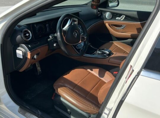 Mercedes E300 EMC Gcc 2018 for sale