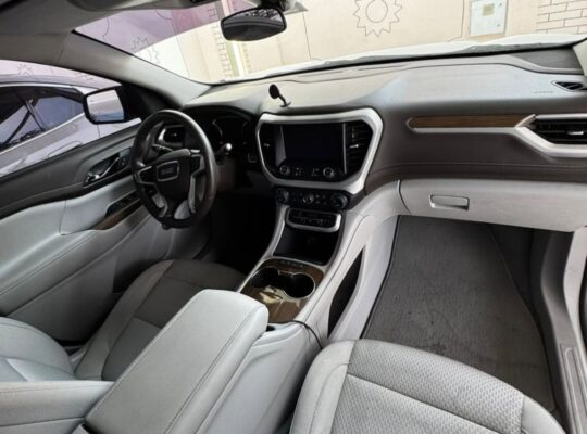 Gmc Acadia SLE 2023 Gcc full option