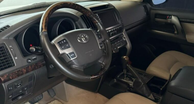 Toyota Land cruiser VXR 2008 Gcc full option