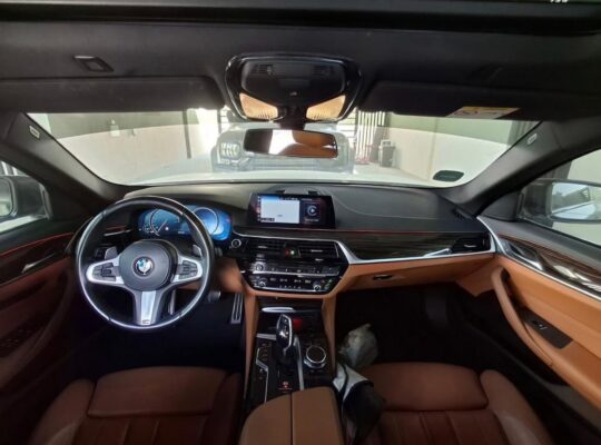 Bmw 520 mid option 2018 Gcc