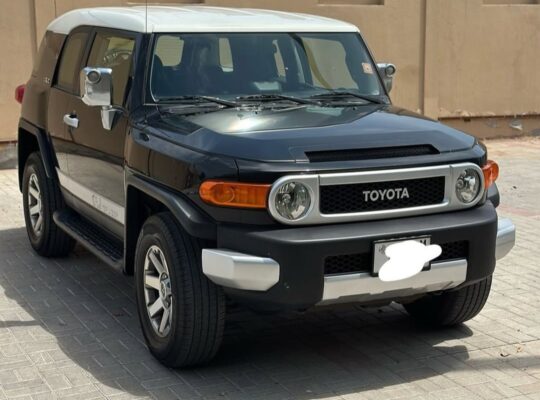 Toyota Fj Cruiser 2014 GXR full option Gcc