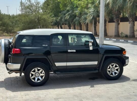 Toyota Fj Cruiser 2014 GXR full option Gcc