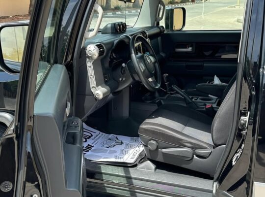 Toyota Fj Cruiser 2014 GXR full option Gcc