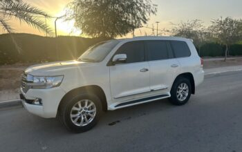 Toyota Land cruiser VXR 5.7L full option 2017