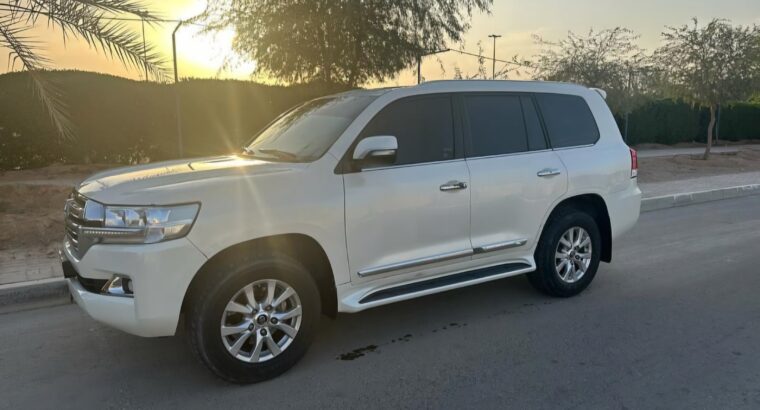 Toyota Land cruiser VXR 5.7L full option 2017