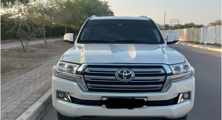 Toyota Land cruiser VXR 5.7L full option 2017