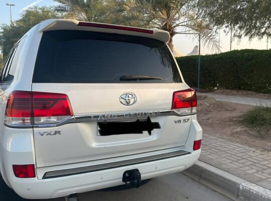 Toyota Land cruiser VXR 5.7L full option 2017