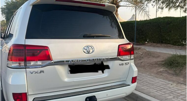Toyota Land cruiser VXR 5.7L full option 2017