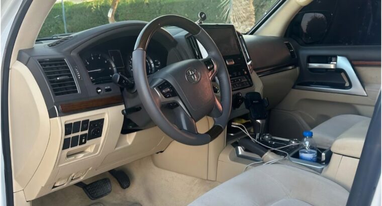 Toyota Land cruiser VXR 5.7L full option 2017