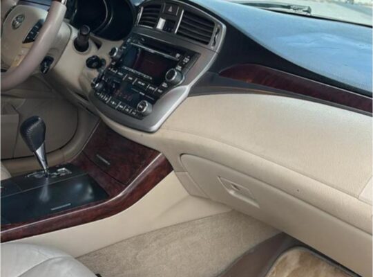 Toyota Avalon Limited 2011 USA imported