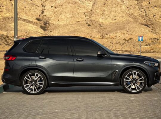 BMW X5 M50i full option 2022 Gcc