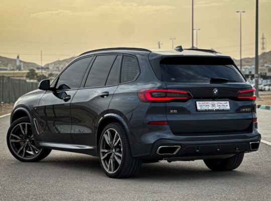 BMW X5 M50i full option 2022 Gcc
