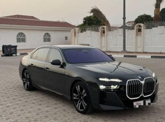 BMW 740i full option 2023 Gcc for sale