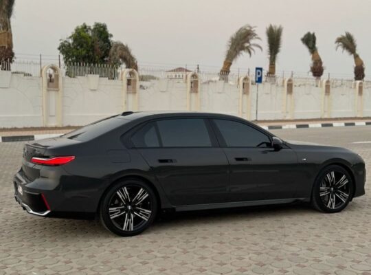 BMW 740i full option 2023 Gcc for sale