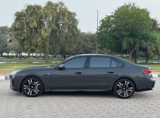 BMW 740i full option 2023 Gcc for sale