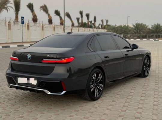 BMW 740i full option 2023 Gcc for sale