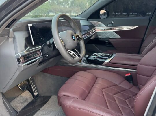 BMW 740i full option 2023 Gcc for sale