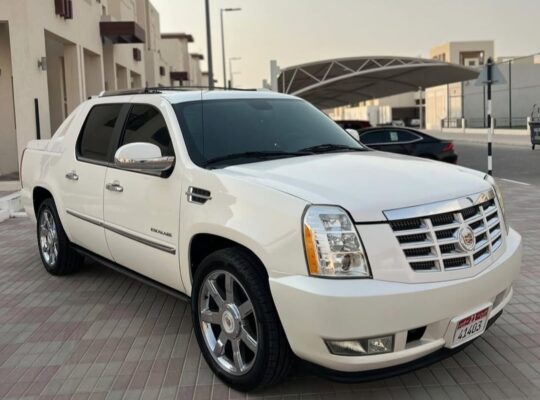 Cadillac Escalade pick up 2011 Gcc for sale
