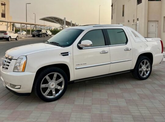 Cadillac Escalade pick up 2011 Gcc for sale