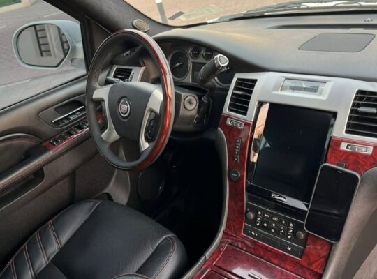 Cadillac Escalade pick up 2011 Gcc for sale