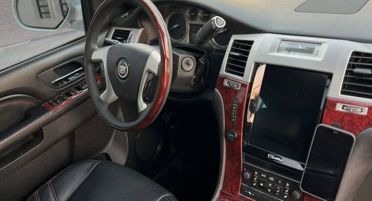 Cadillac Escalade pick up 2011 Gcc for sale