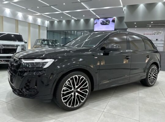 Audi Q7 S line 2025 Gcc fully loaded