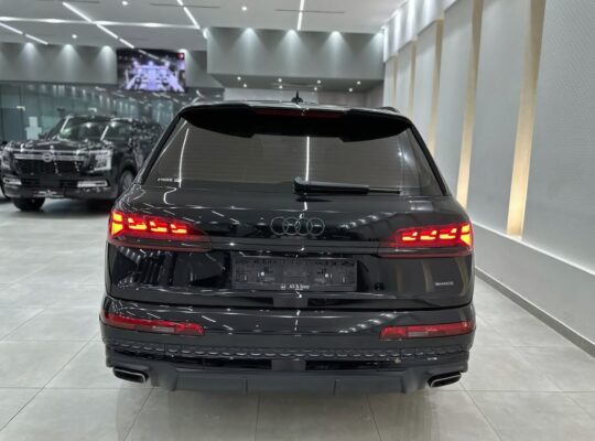 Audi Q7 S line 2025 Gcc fully loaded