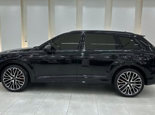Audi Q7 S line 2025 Gcc fully loaded