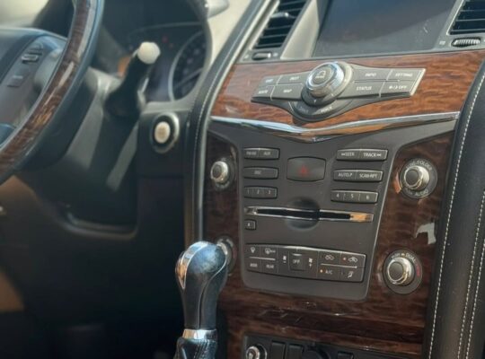 Nissan patrol platinum 2014 Gcc for sale