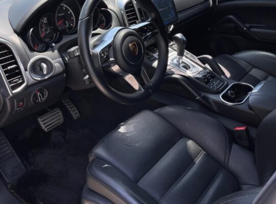 Porsche Cayenne turbo 2016 Gcc for sale