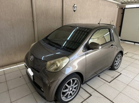 Toyota IQ 2011 full option imported