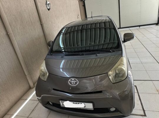 Toyota IQ 2011 full option imported